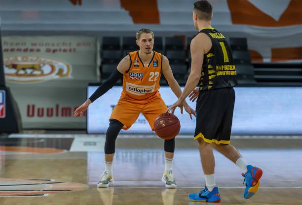 场估值和球 场估值和球